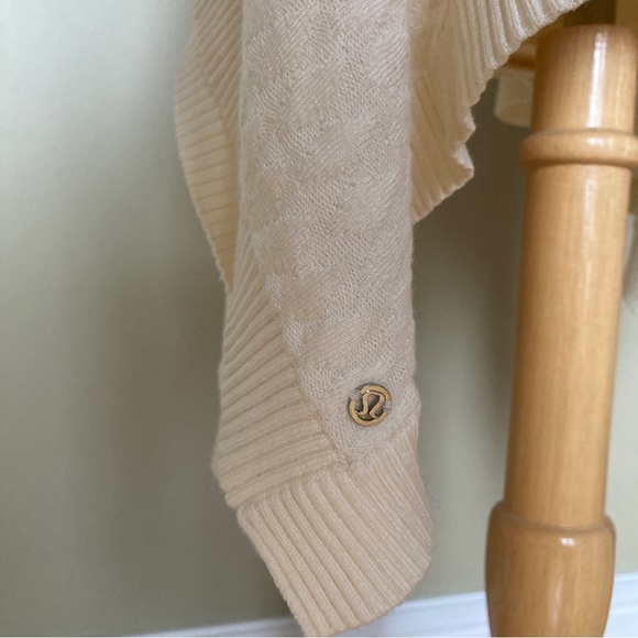 LULULEMON Light Ivory Divinity Poncho - Picture 8 of 10